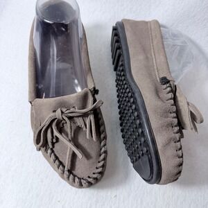 Minnetonka Womens Kilty Suede Driving Shoe Taupe Fringe Moccasin 401T Sz 8.5